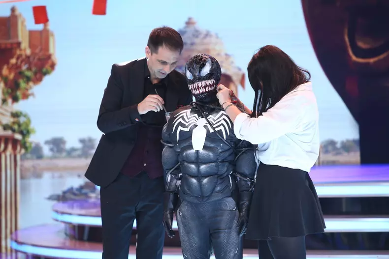 Ce vedetă s-a ascuns în spatele măștii Venom (1)