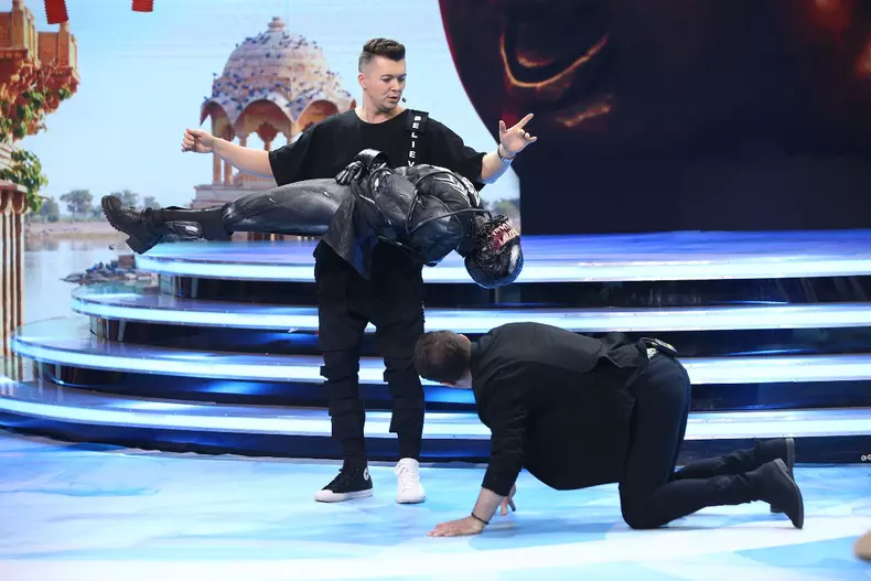 Ce vedetă s-a ascuns în spatele măștii Venom (3)