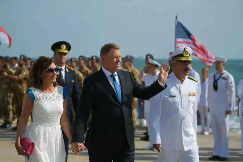 Președintele României Klaus Iohannis și soția lui, Carmen Iohannis, la festivitățile Zilei Marinei Române