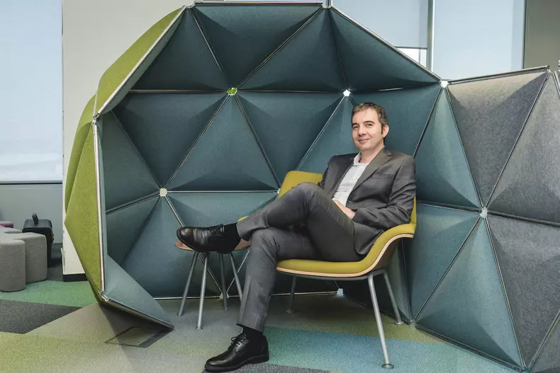 Scaunul Cosm de la Herman Miller