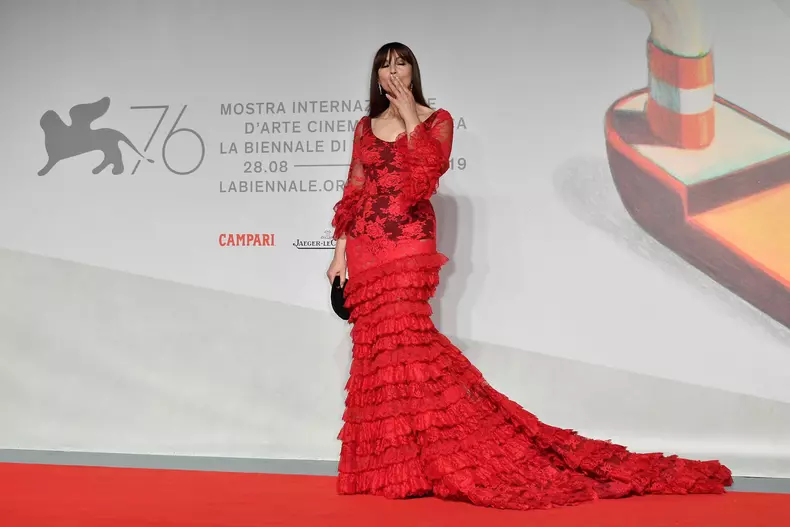 Monica Bellucci ținută
