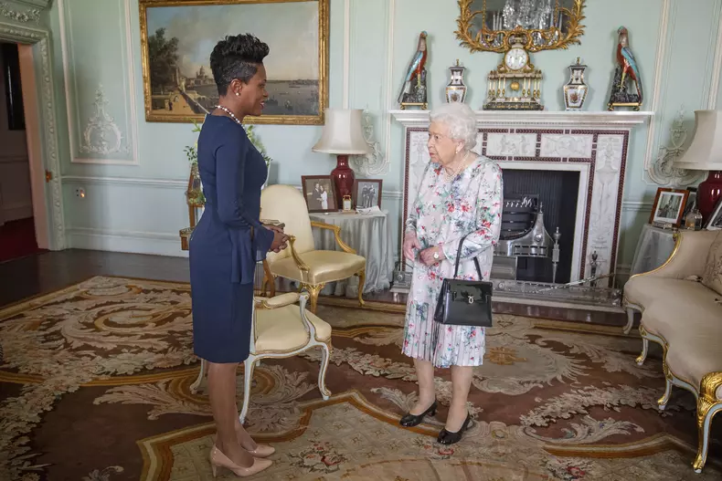 Regina Elisabetha a II-a și Înalt Comisarul Grenadei, Kisha Alexander-Grant