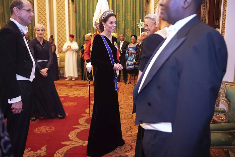 Kate Middleton exemplu de eleganță