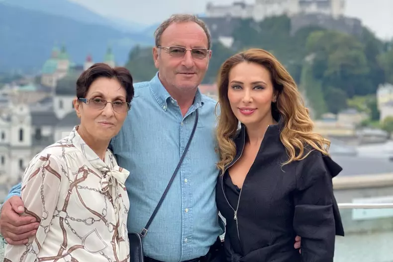 Iulia Vântur, alături de părinți