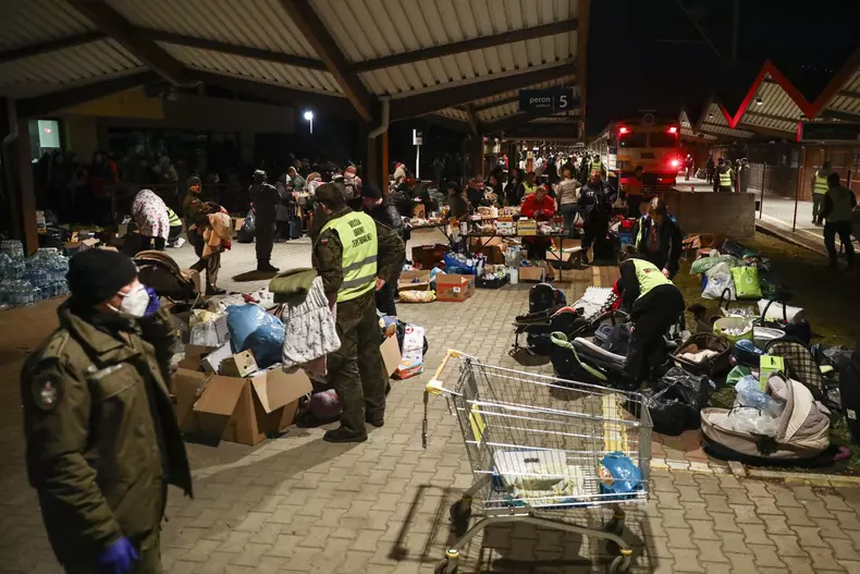 Ukrainians arrive in Poland due to Russian attacks