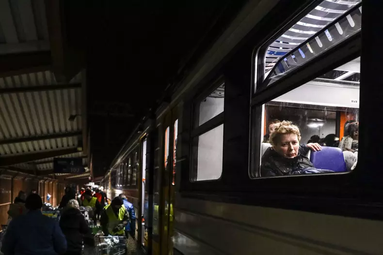 Ukrainians arrive in Poland due to Russian attacks