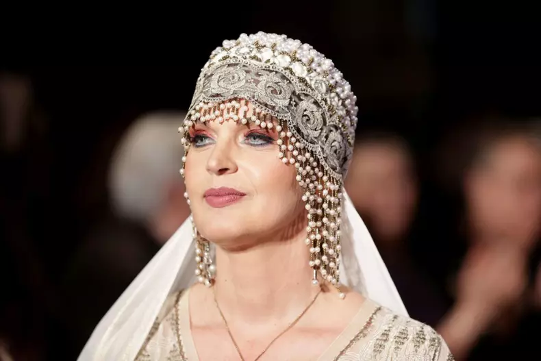 BUCURESTI - COLECTIE DE MODA - REGINA MARIA - 100 DE ANI