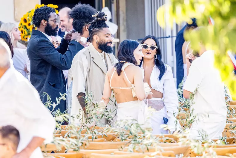 Mariage de Simon Porte Jacquemus et Marco Maestri à Charleval