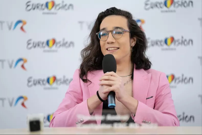Cum își promovează melodia Theodor Andrei