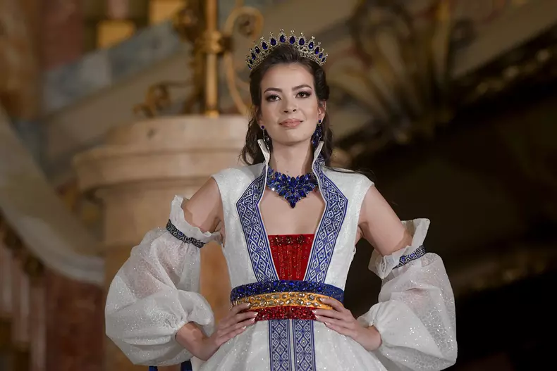 BUCURESTI - PREZENTARE COSTUM NATIONAL MISS UNIVERSE - ATENEUL R