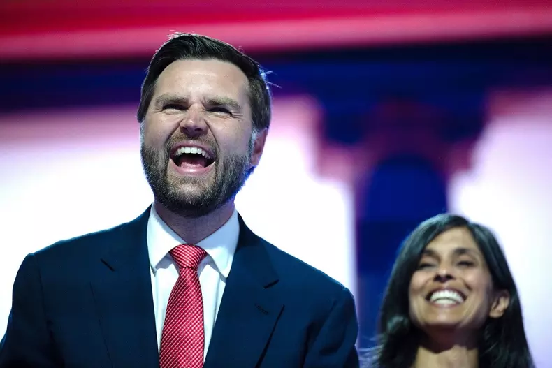 Donald Trump accepte la nomination républicaine pour la présidentielle américaine au Fiserv Forum lors de la Convention nationale républicaine à Milwaukee