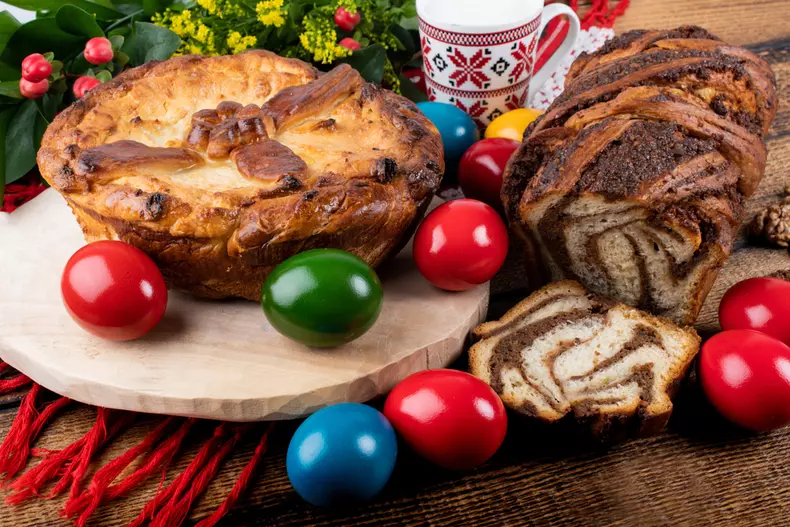 Traditional,Romanian,Easter,Table,With,Cozonac,And,Pasca,Meaning,Sweetbread