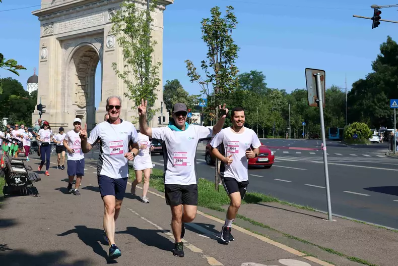 Alergator cursa de 5 km Race for the Cure Romania_Fundatia Renasterea (1)