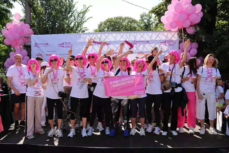 Cea mai inedit costumata echipa la Race for the Cure Romania_Fundatia Renasterea (12)