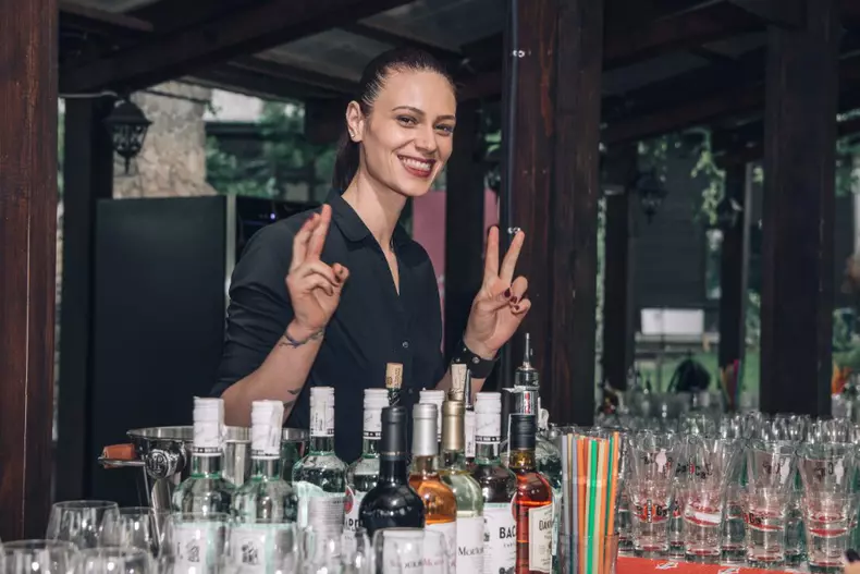 ELLE BLOGGING AWARDS 2017 Detaliile unui garden party de neuitat (12)