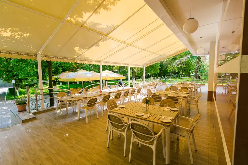 Restaurant-Nufarul-3