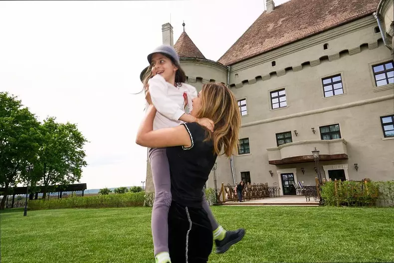 Amalia Enache și fiica ei, Alma