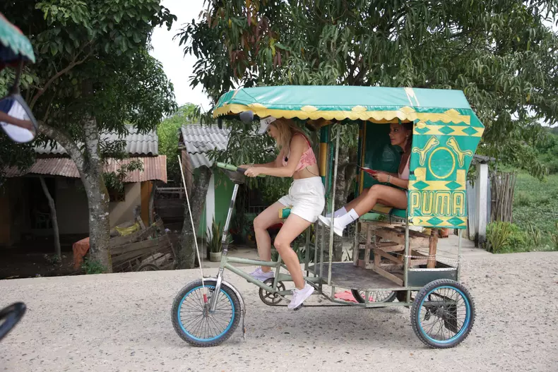 Andreea Bălan și Andreea Antonescu la America Express (3)