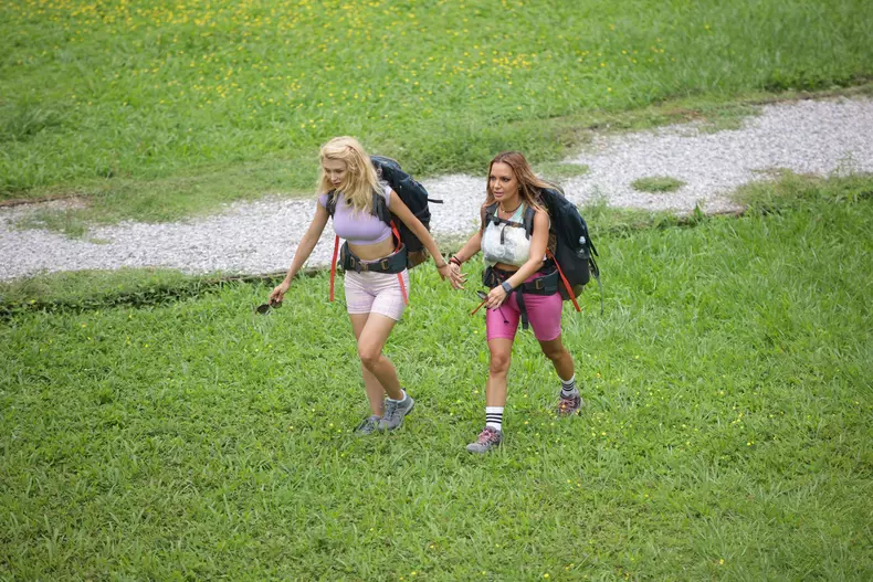 Andreea Bălan și Andreea Antonescu la America Express (6)