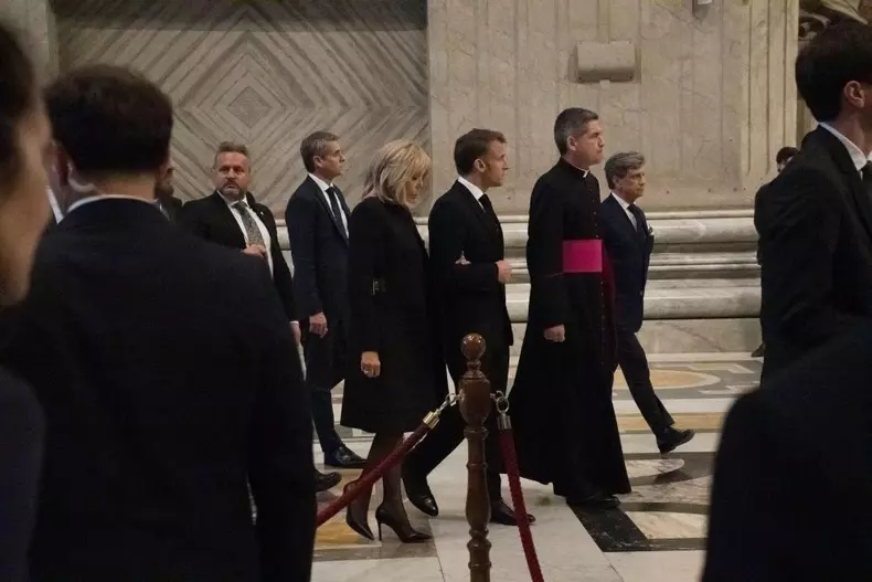 Emmanuel și Brigitte Macron