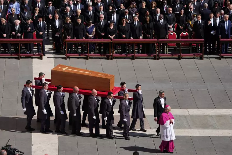 Sicriul Papei Francisc