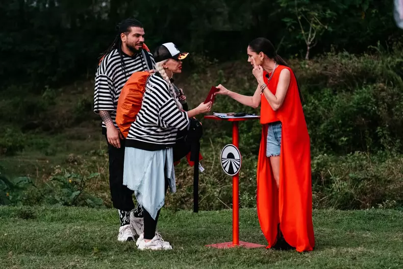 Anda Adam și soțul, la Asia Express (12)