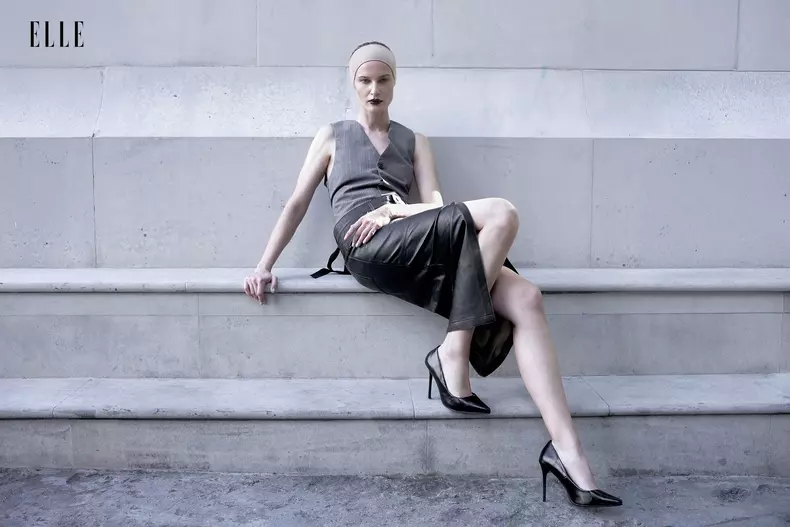 Vestă ANN DEMEULEMEESTER, magazinul Entrance; fustă DAY BIRGER ET MIKKELSEN și pantofi EVEN&ODD, www.zalando.ro.