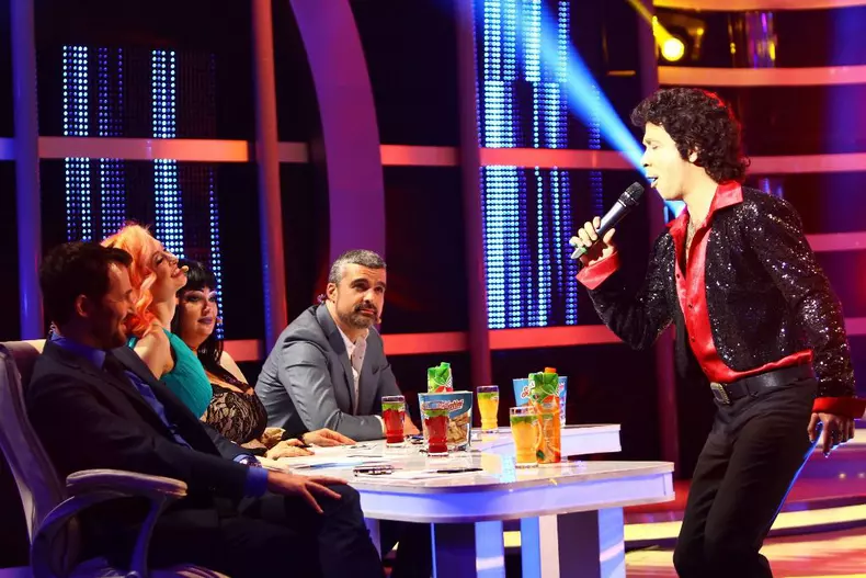 “Te cunosc de undeva!” Nicki Minaj și Tom Jones , printre personajele ediției de sâmbătă, 29 aprilie (19)
