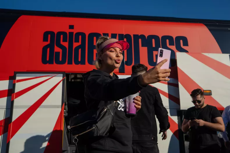Ce au făcut vedetele concurente în drumul spre „Asia Express”