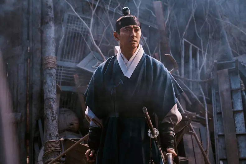 Kingdom_S2_Unit__AAB6977