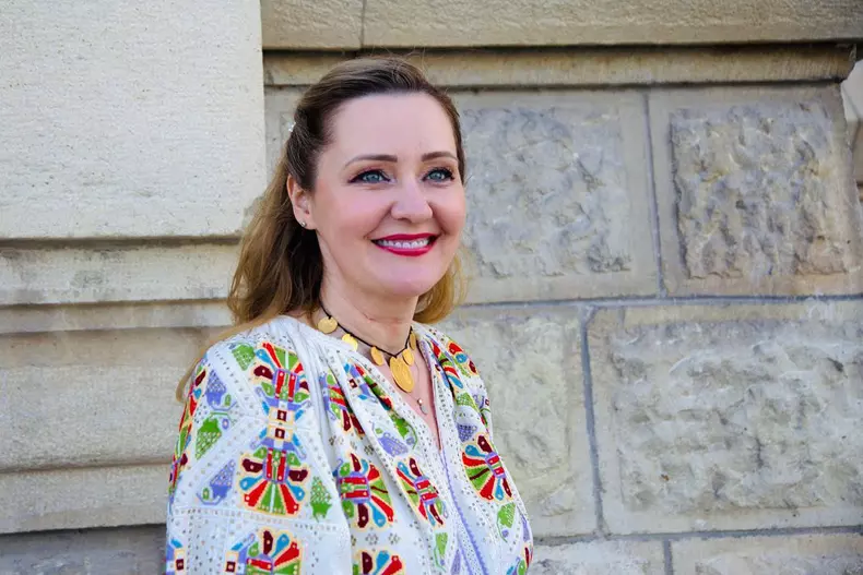 Elena-Lasconi-revine-la-tv.-Ce-rol-va-avea-in-emisiunea-Casatoriti-pe-nevazute-de-la-Pro-TV-2