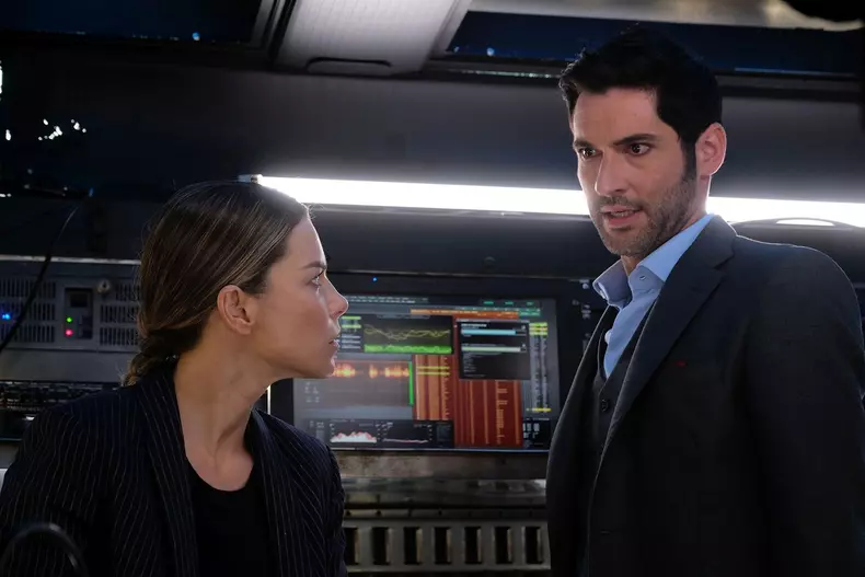 Lauren German si Tom Ellis  Lucifer