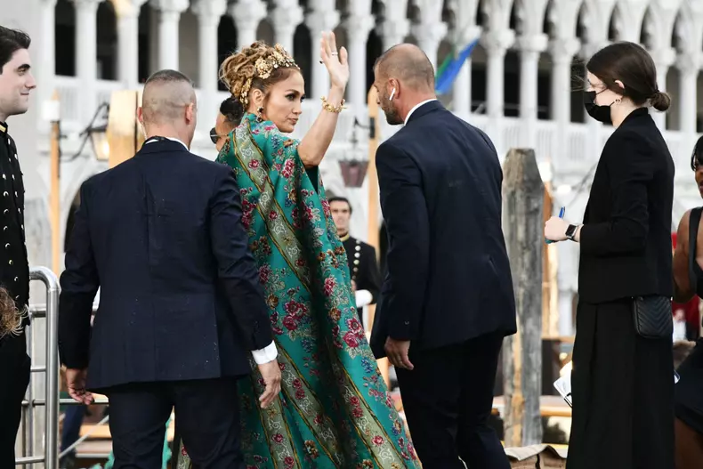 jennifer-lopez-gafa-venetia (2)