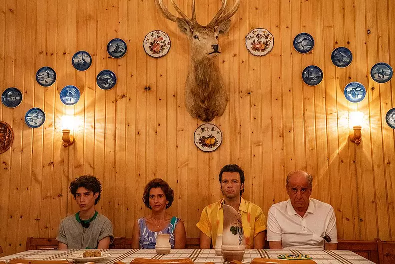 „Mana-lui-Dumnezeu-„The-Hand-of-God-7