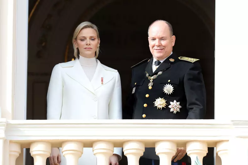 La famille princière de Monaco au balcon du palais lors de la Fête nationale monégasque à Monaco