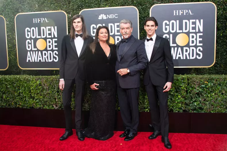 Keely Shaye Smith, Pierce Brosnan și băieții lor, la Globurile de Aur 2020