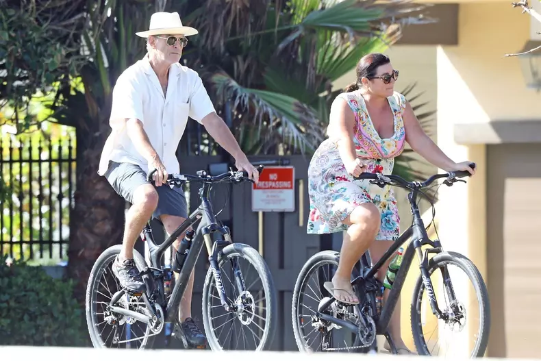 Pierce Brosnan și Keely Shaye Smith