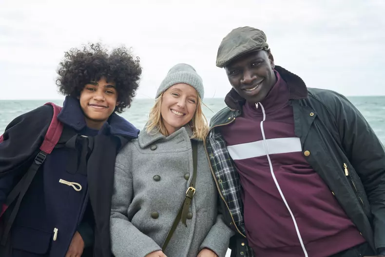 Omar Sy și echipa serialului Netflix „Lupin” au fost atacați de 20 de persoane cu cagule