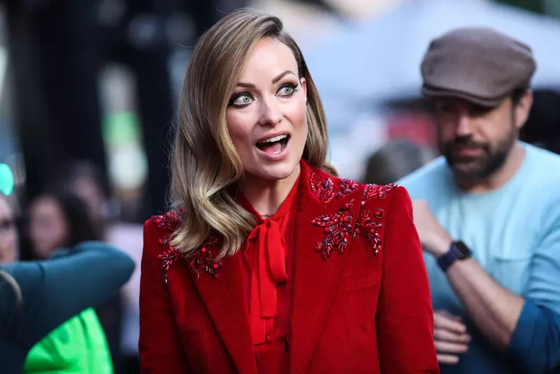 Momentul neașteptat trăit de Olivia Wilde la CinemaCon. Ce i-a făcut Jason Sudeikis cât se afla pe scenă