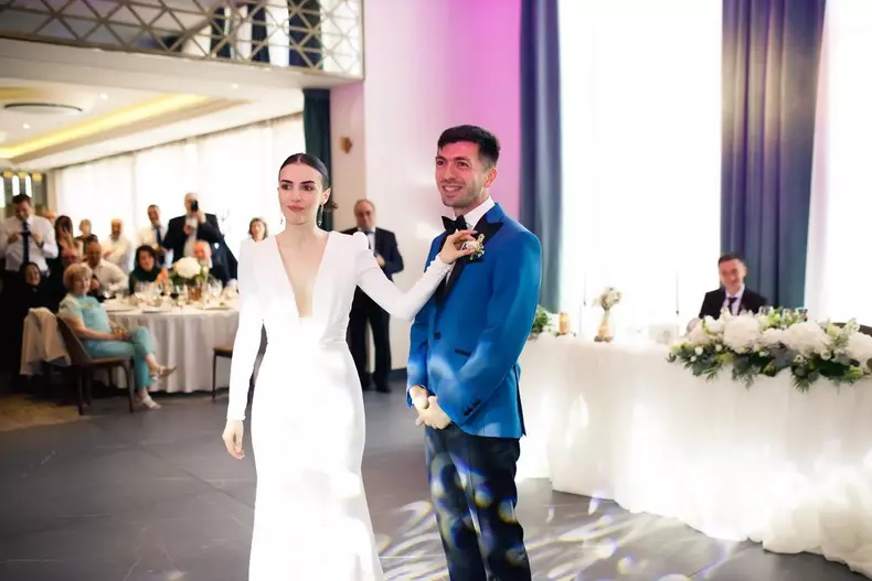 Cum-a-cunoscut-o-Mircea-Bravo-pe-sotia-lui.-1