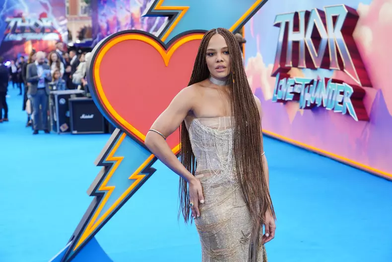Actrița americană Tessa Thompson participă la premiera filmului "Thor: Iubire și tunet" la Leicester Square