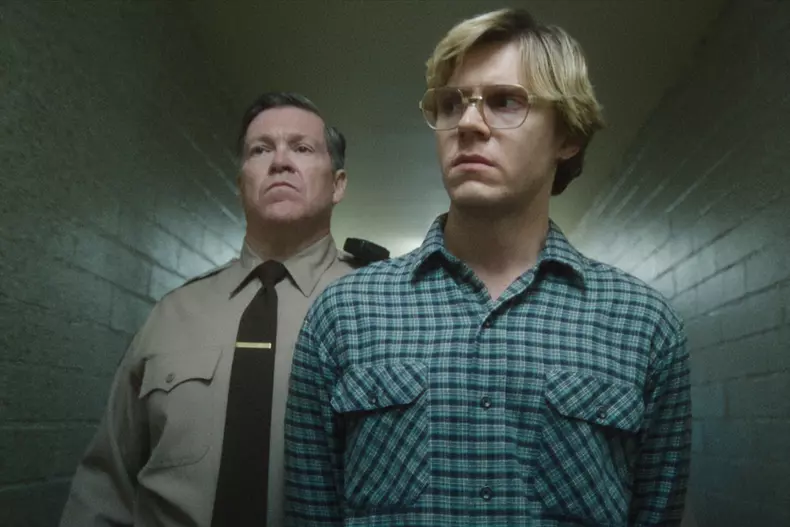 DAHMER_S1_E5_00_51_45_10R
