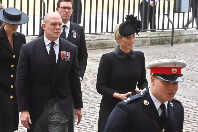 Cum e să locuiești în Palatul Buckingham. Dezvăluirile făcute de Mike Tindall, soțul nepoatei Reginei Elisabeta