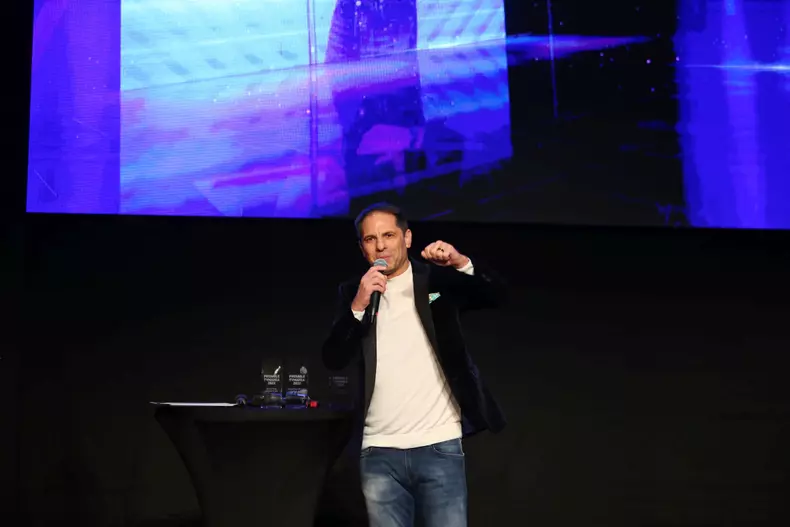 Dan Negru, discurs emoționant pe scena Premiilor TVmania 2022. Ce a spus despre regretatul Andrei Gheorghe (3)