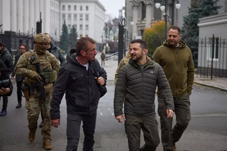 Actor Sean Penn hands over his award to Ukrainian President