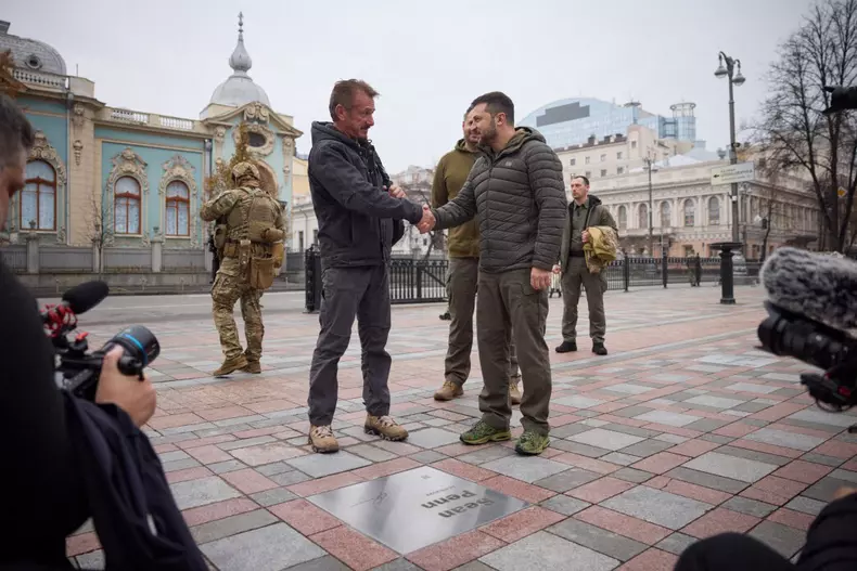 Actor Sean Penn hands over his award to Ukrainian President