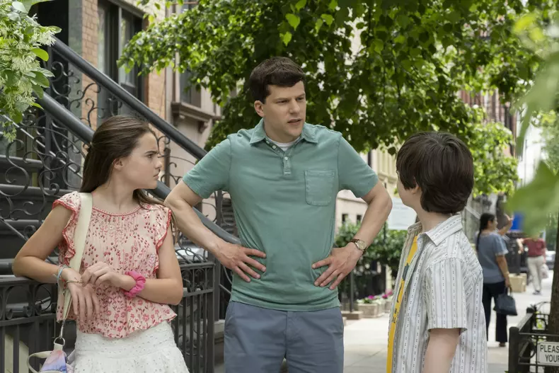 fleishman-are-necazuri-1
