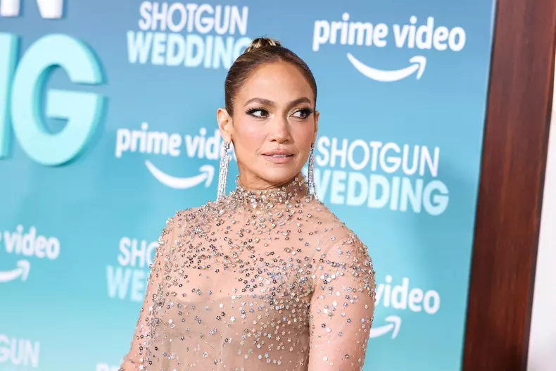 Jennifer Lopez, ravisantă la premiera din Los Angeles a filmului „Shotgun Wedding”