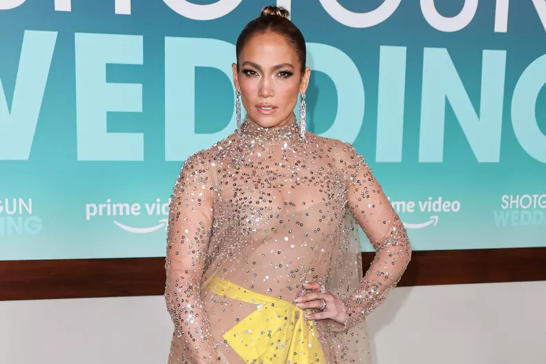 Jennifer Lopez, ravisantă la premiera din Los Angeles a filmului „Shotgun Wedding”