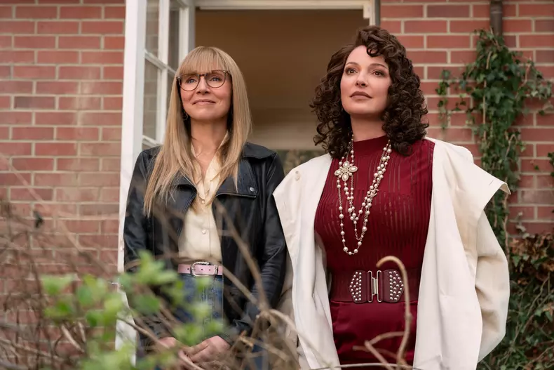 aleea-cu-licurici-sezonul-2-netflix.-tot-ce-trebuie-sa-stii-despre-serialul-cu-katherine-heigl-si-sarah-chalke.-noul-trailer-data-de-lansare-1